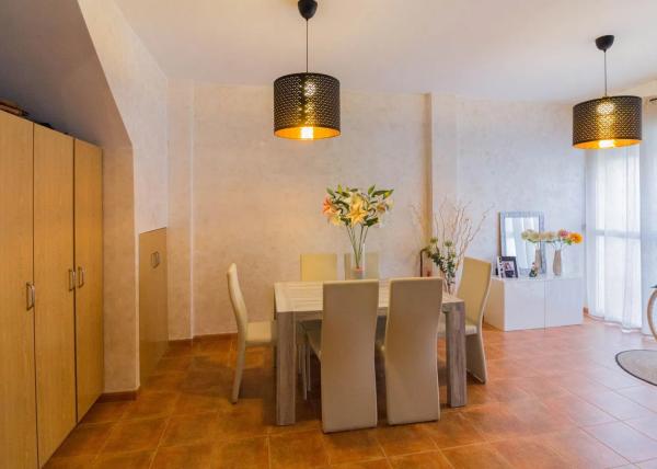 Chalet adosado en calle Infanta Elena