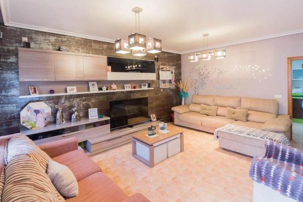 Chalet adosado en calle Infanta Elena