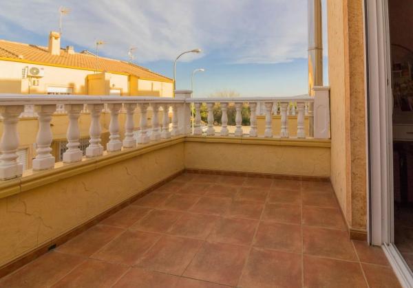 Chalet adosado en calle Infanta Elena