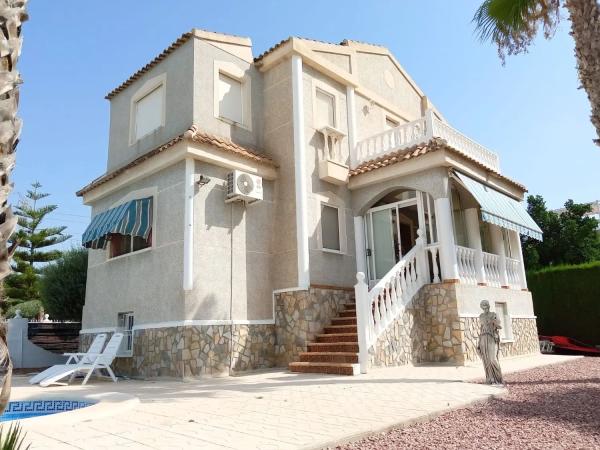 Casa independiente en calle Número 8