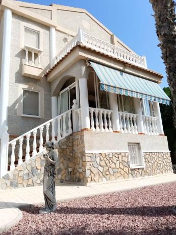 Casa independiente en calle Número 8