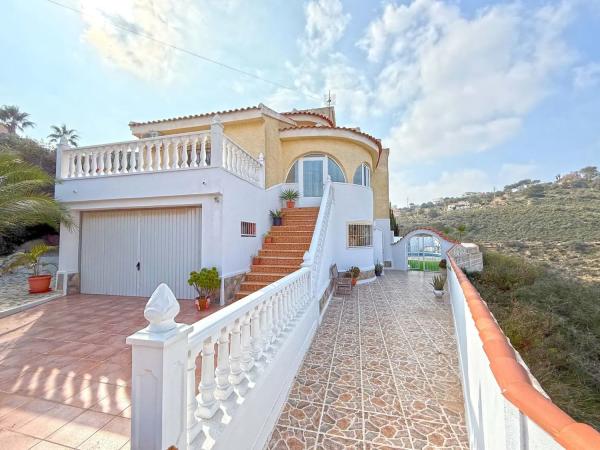 Casa independiente en calle Antártida, 11