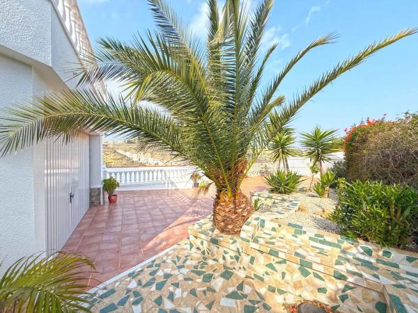 Casa independiente en calle Antártida, 11