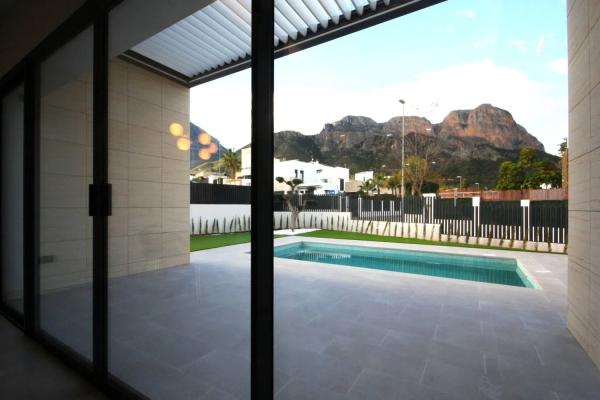 Casa independiente en calle Florencia s/n