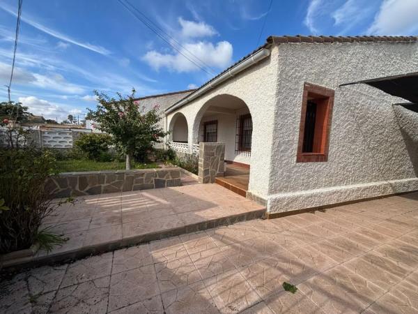 Chalet adosado en avenida de la Luz