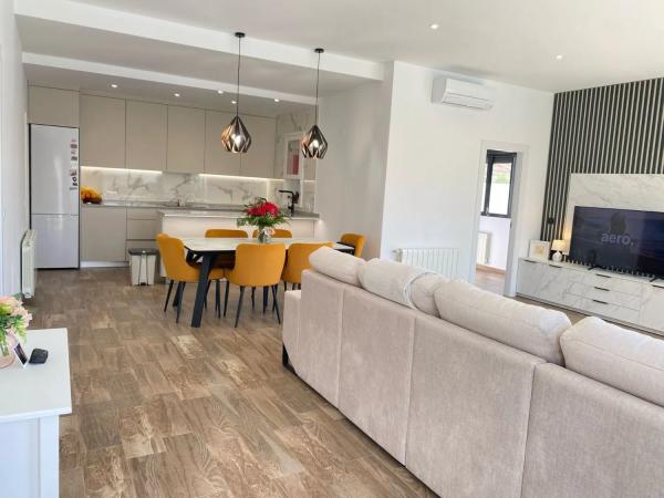 Casa independiente en calle el Escorial, 9