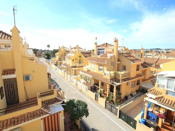 Chalet pareado en calle Baikal