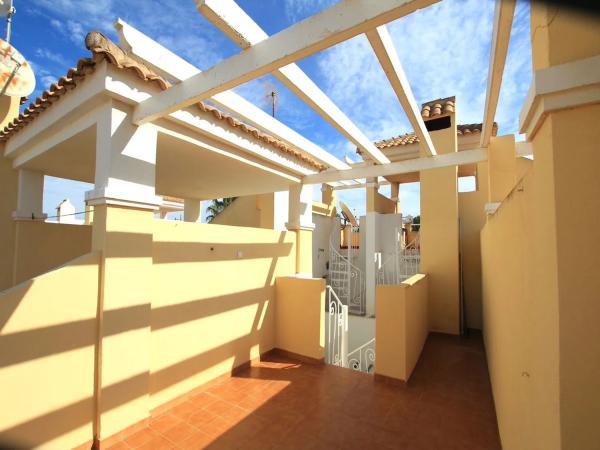 Chalet pareado en calle Baikal