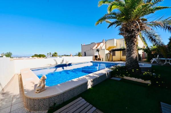 Chalet en Barrio Los Balcones y los Altos