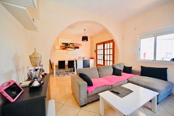 Chalet en Barrio Los Balcones y los Altos