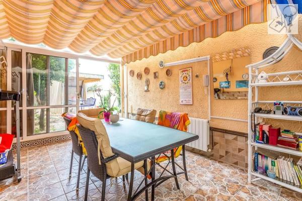 Chalet en Barrio Los Almendros-La Florida