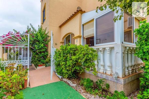 Chalet en Barrio Los Almendros-La Florida