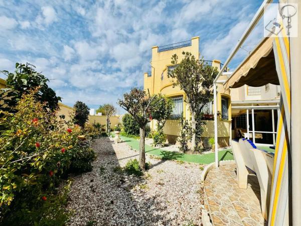 Chalet en Barrio Los Almendros-La Florida