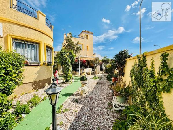 Chalet en Barrio Los Almendros-La Florida