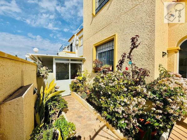 Chalet en Barrio Los Almendros-La Florida