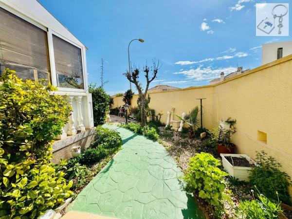 Chalet en Barrio Los Almendros-La Florida