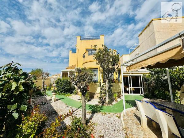 Chalet en Barrio Los Almendros-La Florida