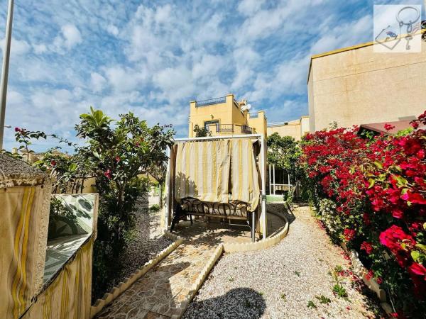 Chalet en Barrio Los Almendros-La Florida