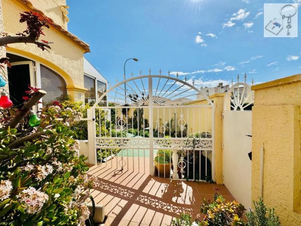 Chalet en Barrio Los Almendros-La Florida