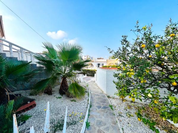 Chalet adosado en calle Acuario, 73