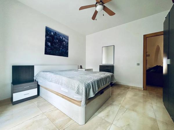 Chalet adosado en calle Acuario, 73