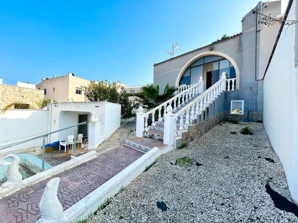 Chalet adosado en calle Acuario, 73