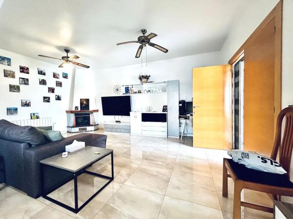 Chalet adosado en calle Acuario, 73