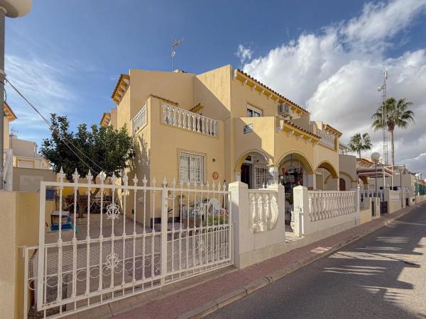 Chalet pareado en calle Estaca, 5