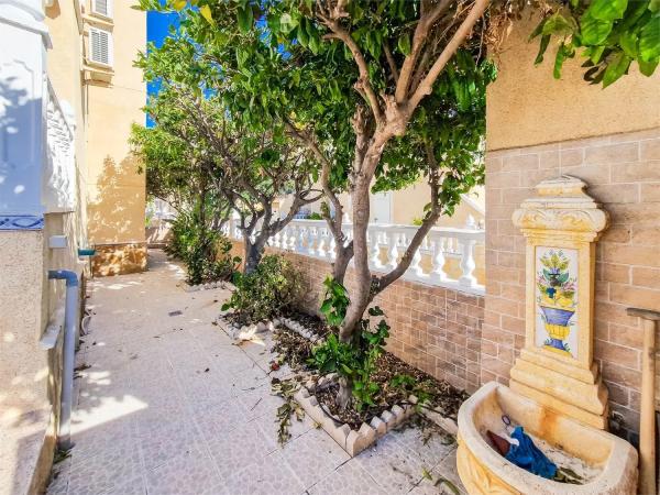 Chalet adosado en calle Limón