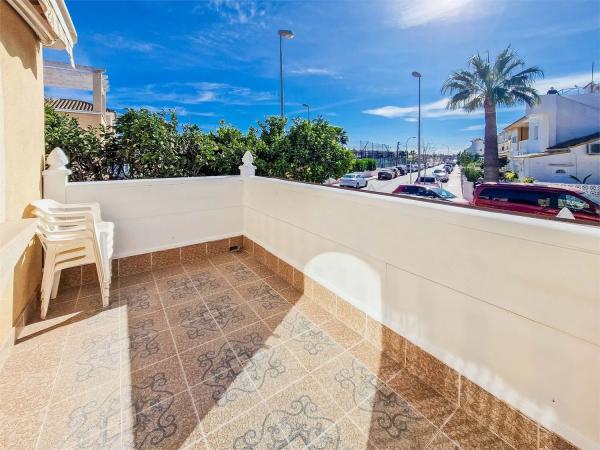 Chalet adosado en calle Limón