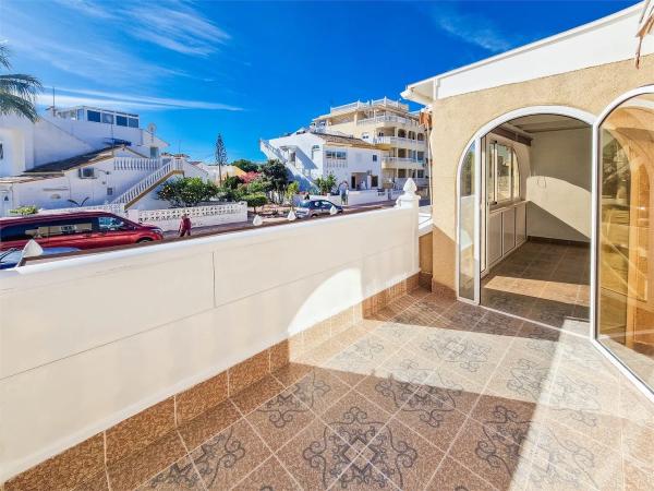 Chalet adosado en calle Limón