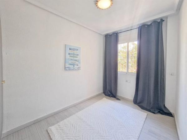 Chalet adosado en calle Limón