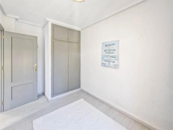 Chalet adosado en calle Limón