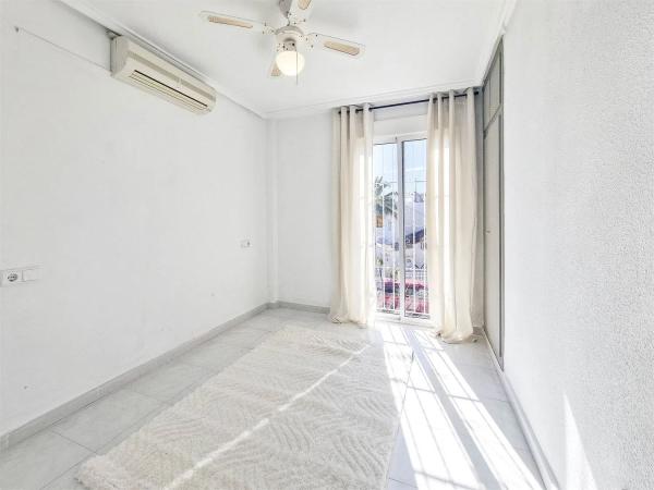 Chalet adosado en calle Limón