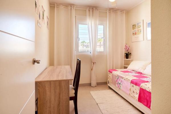 Chalet adosado en calle Cabo San Vicente, 6