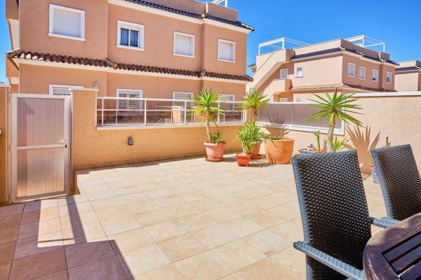 Chalet adosado en calle Cabo San Vicente, 6