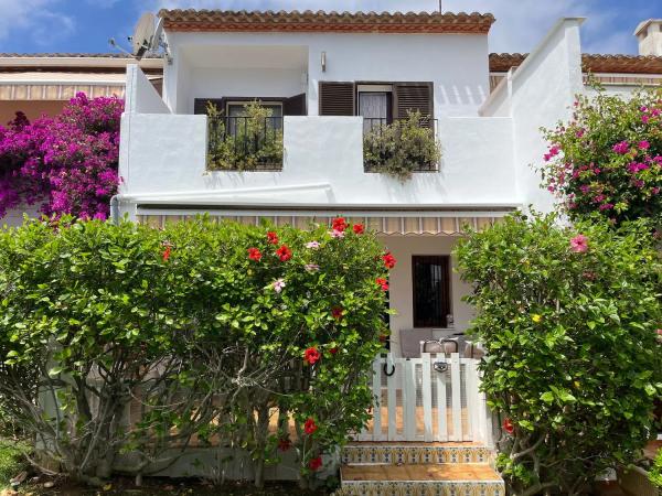 Chalet adosado en camino Pou de la Muntanya, 55