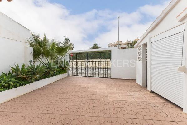 Chalet adosado en calle Oceà Antàrtic