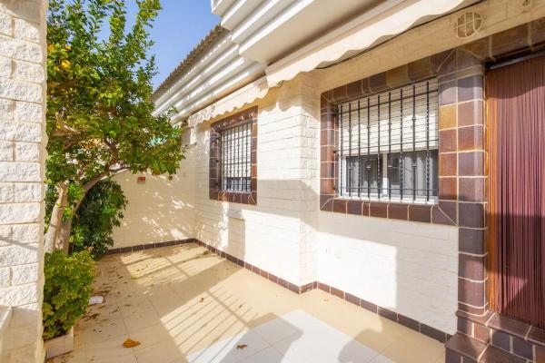 Chalet adosado en calle Pedro Sánchez