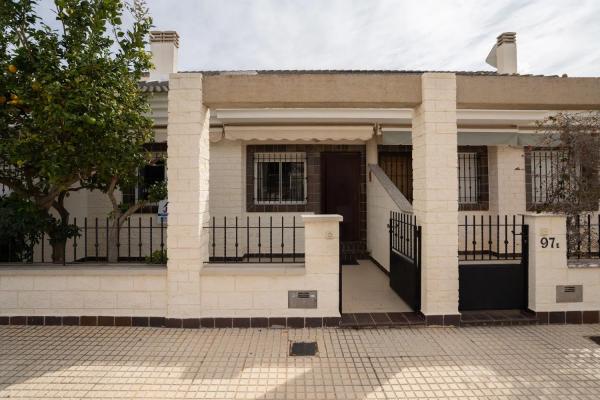 Chalet adosado en calle Pedro Sánchez