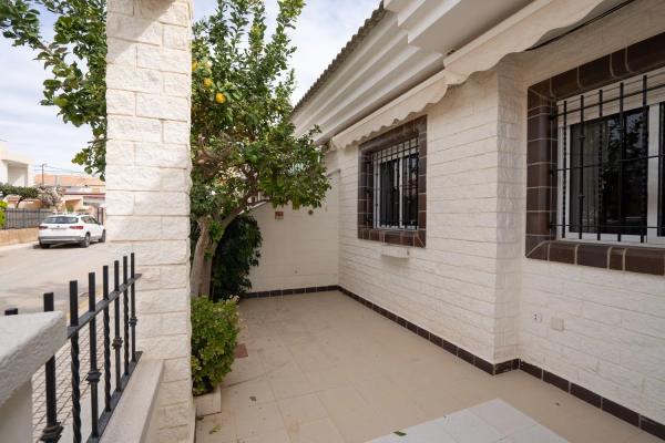 Chalet adosado en calle Pedro Sánchez