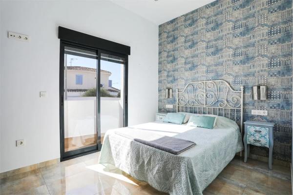 Casa independiente en calle Remo