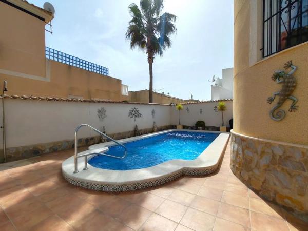 Casa independiente en calle Madroño