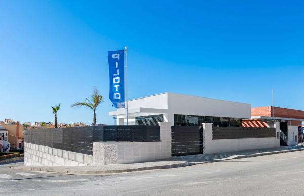 Casa o chalet independiente en venta en calle Redovan, 1