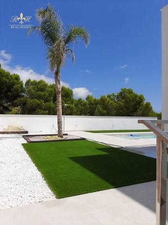 Casa independiente en calle Belice