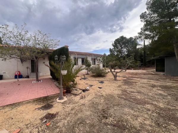 Casa independiente en calle Castanyers Bh