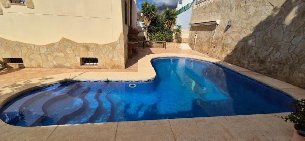 Casa independiente en calle Santa Lucía