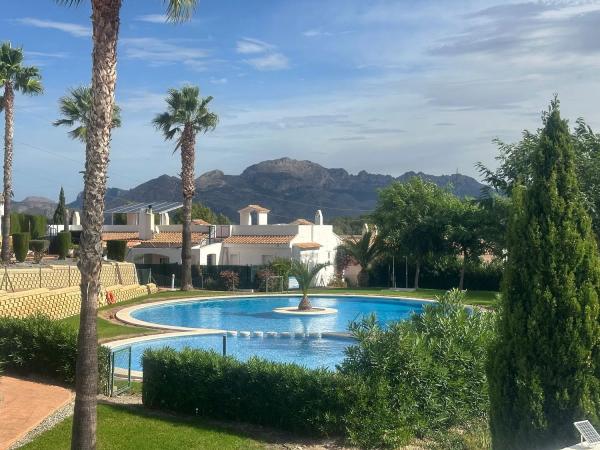 Chalet adosado en calle Serra del Cabeçó d'Or, 18