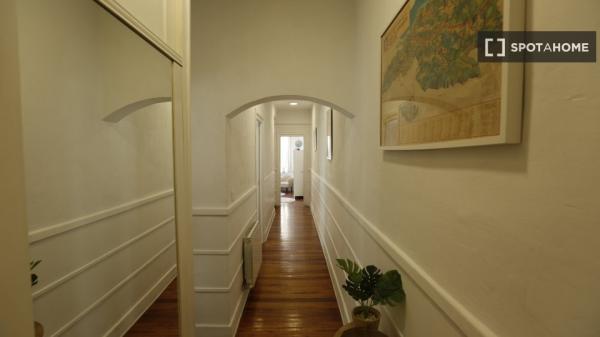 Piso completo de 5 habitaciones en Bilbao