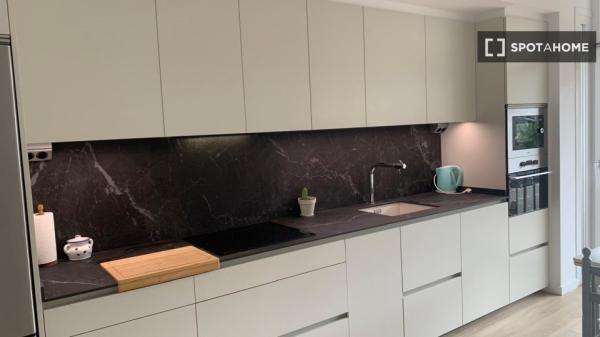 Se alquila habitación en piso compartido en Markina-Xemein